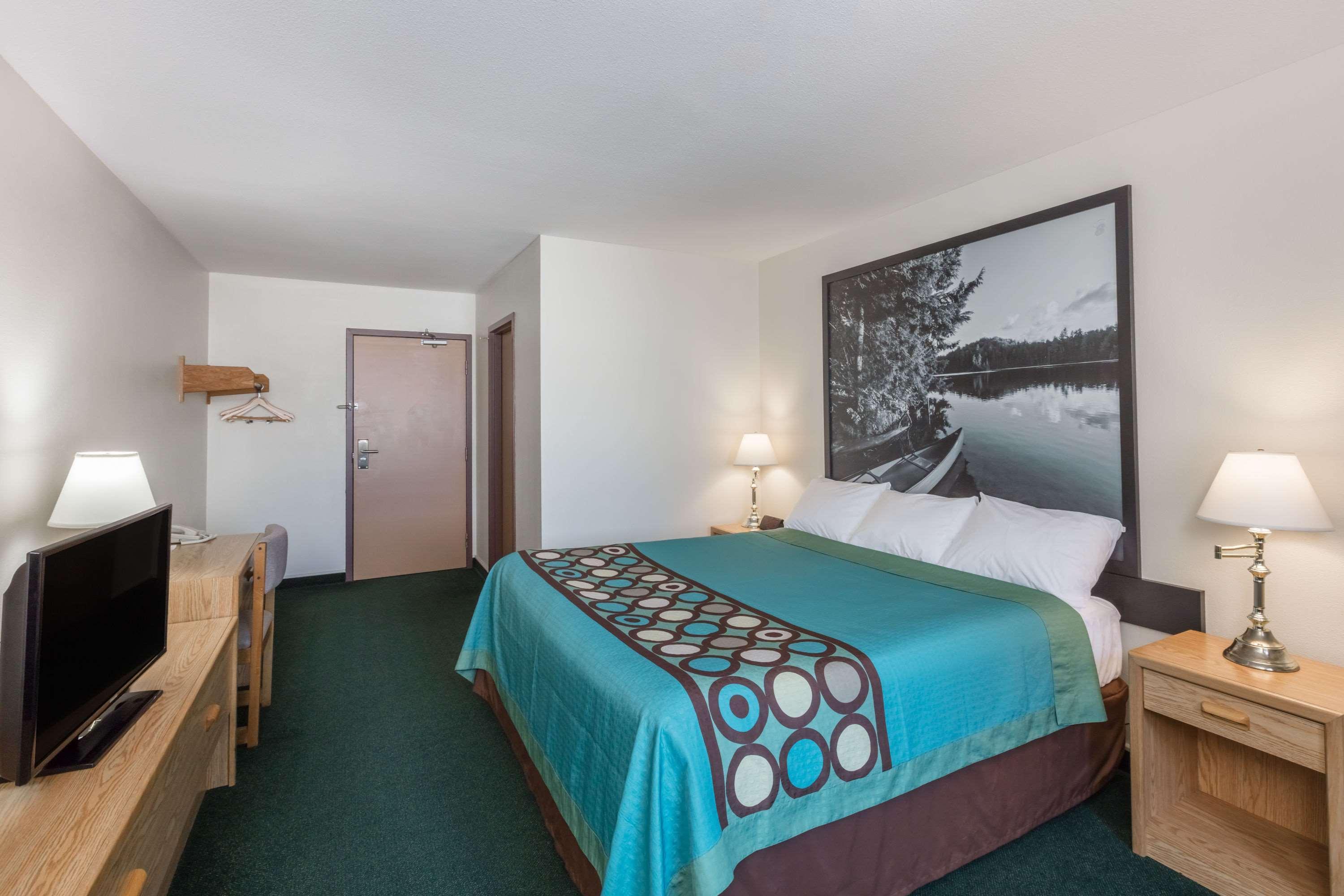 Отель Super 8 By Wyndham Moose Jaw Sk Экстерьер фото